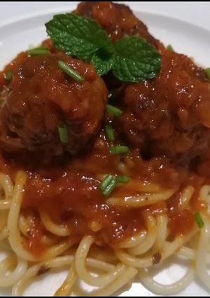 A picture of Spaghetti 'and meatballs.