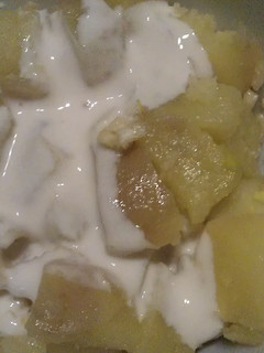 Una foto de Patatas cocidas en la salsa de ajo