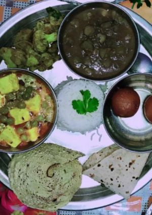 वेज थाली (Veg thali recipe in hindi) रेसिपी मुख्य फोटो