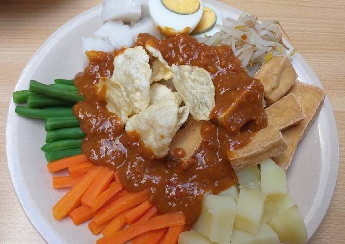 Indonesian Salad w/ Peanut Sauce (Gado-Gado)