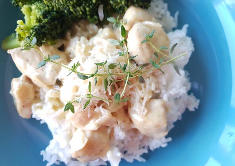 Simple Way to Prepare Award-winning Chicken in white wine sauce