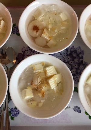 Hình của món Chè khúc bạch.