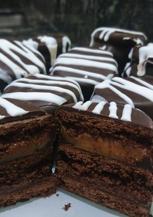 Una foto de Alfajor triple