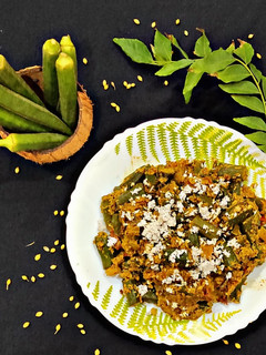 भिंडी कोकोनट मसाला (bhindi coconut masala recipe in hindi) रेसिपी मुख्य फोटो