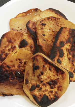 Una foto de Batata asada en plancheta