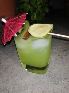 Una foto de Kiwiquila Cóctel🥝🥃
