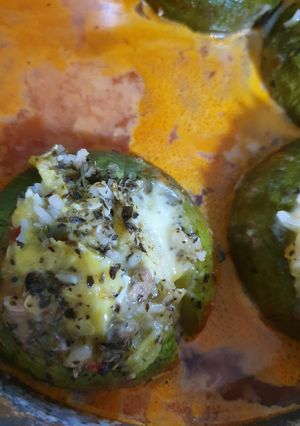 Una foto de Zapallitos rellenos en salsa