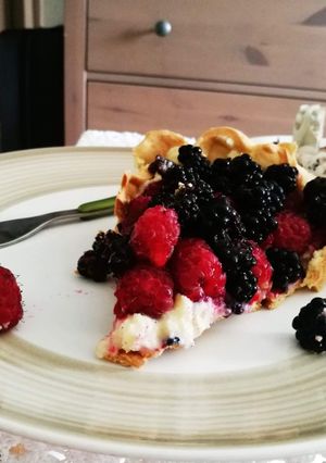 Zdjęcie przepisu Tarta z serkiem mascarpone i owocami leśnymi.