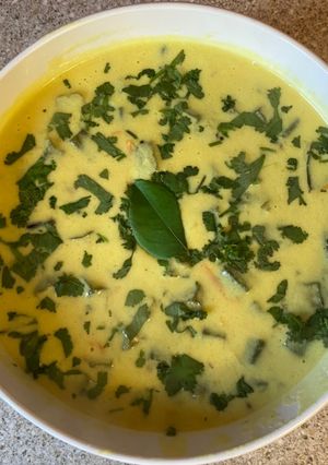 A picture of Ladyfingers curry (bhindani kadhi).