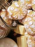 Galletas craqueladas con chocolate blanco y limón