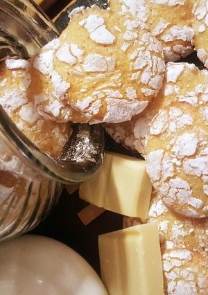 Foto principal de Galletas craqueladas con chocolate blanco y limón