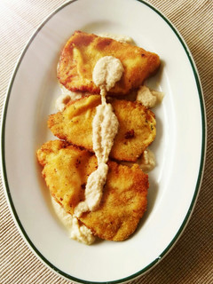 Una foto de Milanesas de lomo adobado con salsa de almendras