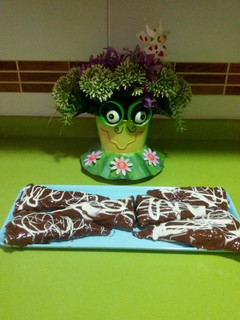 Una foto de Triangulos de chocolate y crema con thermomix