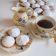 A picture of Spiced honey biscuits.
