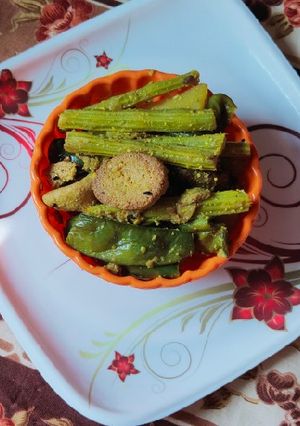 সজনে ডাঁটা পাঁচমিশালি (Sajne Danta Panchmesali Recipe in Bengali) রেসিপির প্রধান ছবি