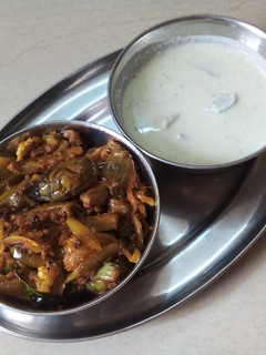 தலைப்பு : எண்ணெய் கத்திரிக்காய் வறுவல் பூசணிக்காய் மோர் குழம்பு செய்முறை முக்கிய புகைப்படம்