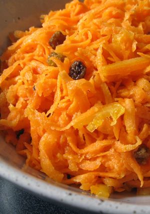 A picture of Carrot & Raisin Salad.