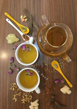 عکسی از دستور دمنوش بابونه.گل محمدی و دارچین