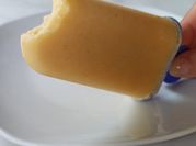 Una foto de postres con platanos y yogur