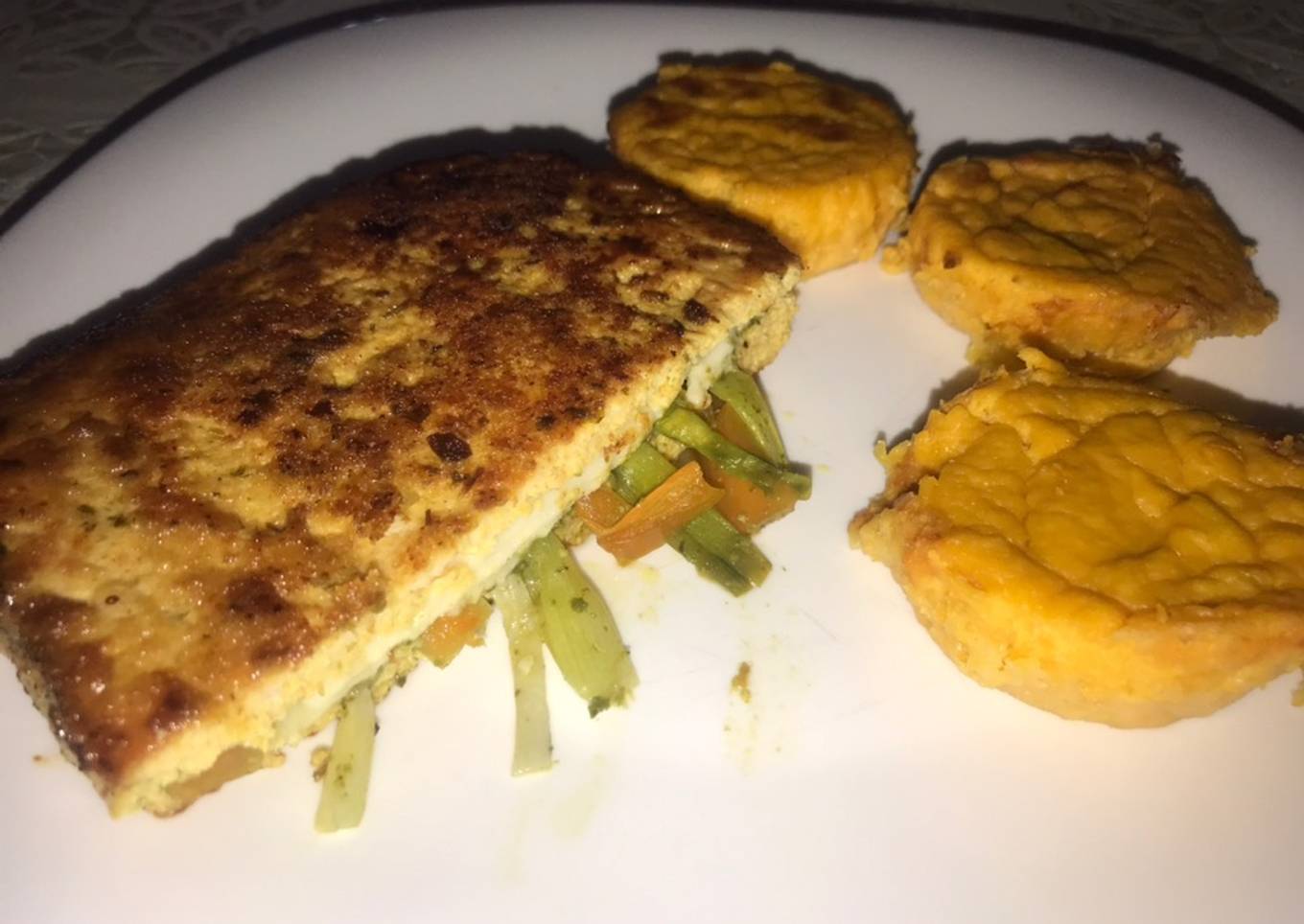 Milanesa de pollo rellena de vegetales y queso de cabra