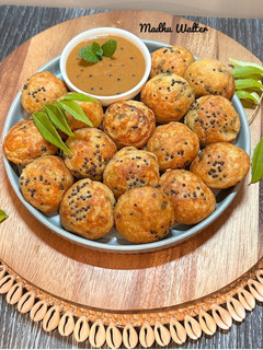 सूजी और दही की इडली झटपट बनने वाला अप्पे पैन में (Semolina and curd idli) रेसिपी मुख्य फोटो