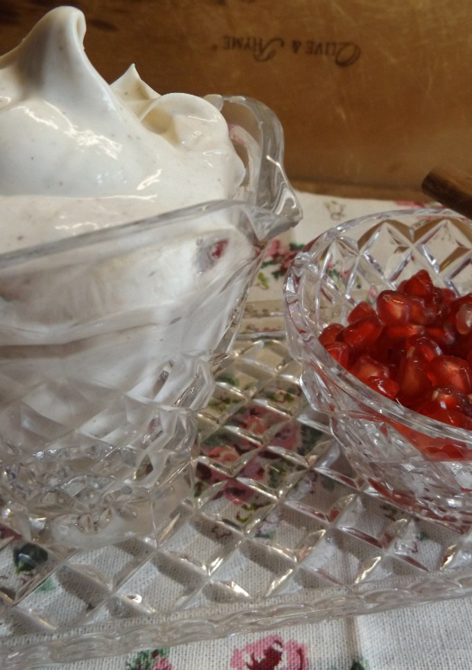 Una foto de Crema de mascarpone y nata con sirope y especias