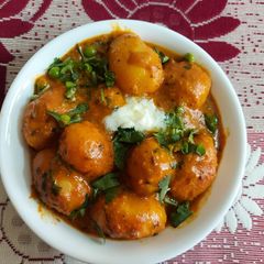 A picture of Malai Dum Aloo with Green Peas.