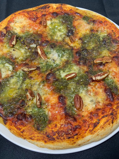 Una foto de Pizza de gorgonzola y pesto