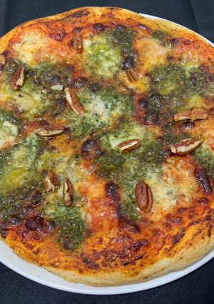 Una foto de Pizza de gorgonzola y pesto