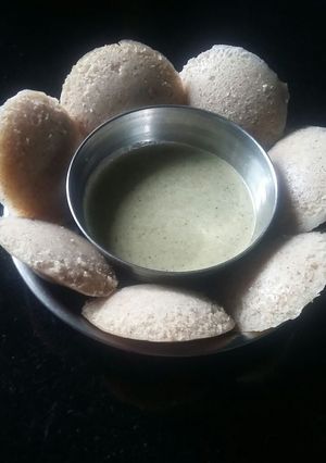A picture of Ragi Daliya moong dal idli.