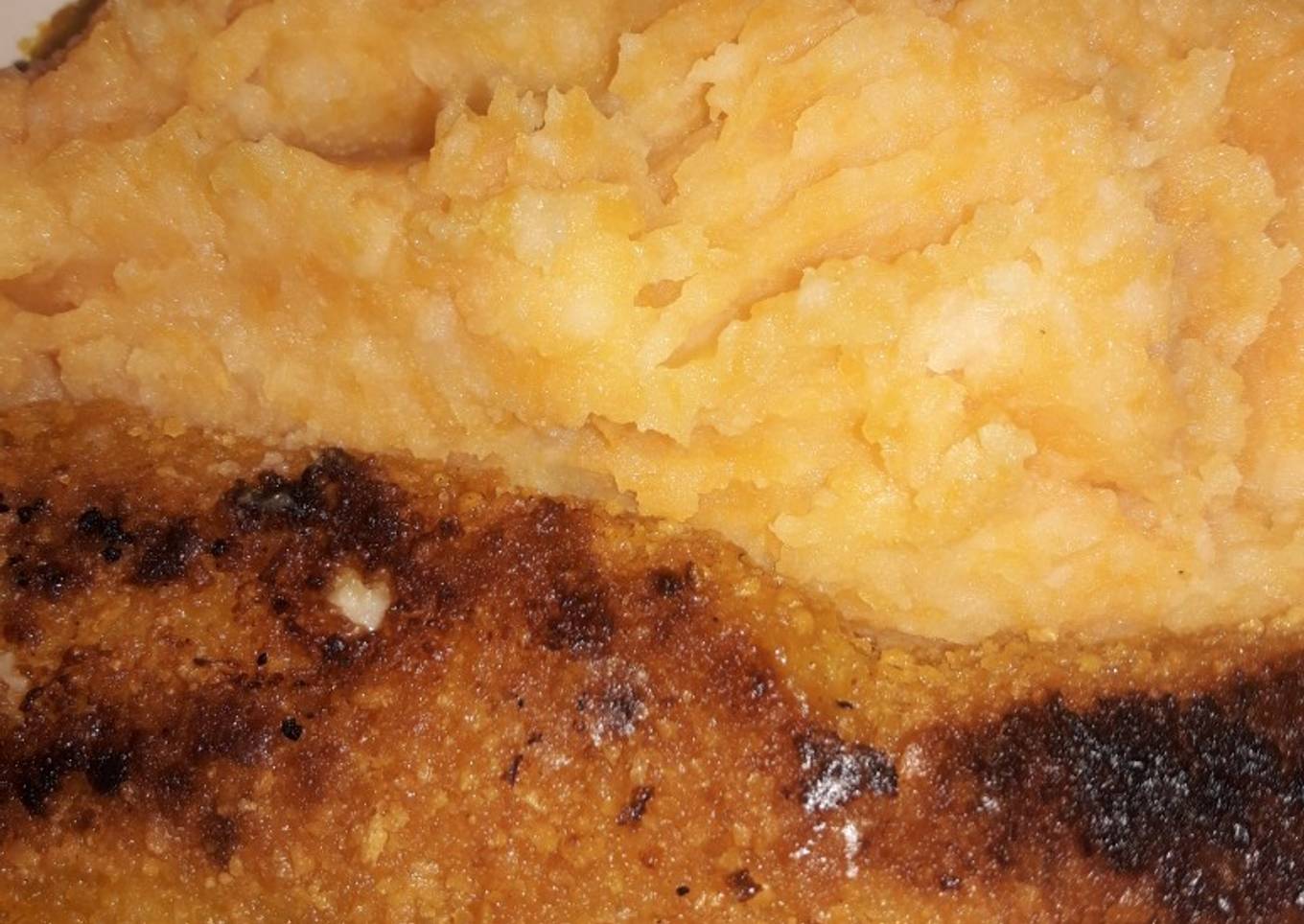 Milanesas de filet de pescado, y puré de papas y calabaza