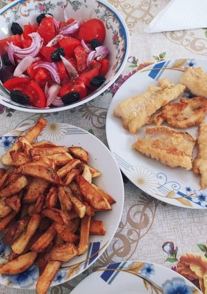 Φωτογραφία της συνταγής Φρέσκα τηγανητά μουγκριά με πατατούλες τηγανητές