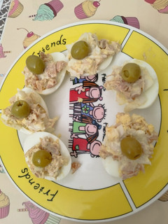 Una foto de Huevos rellenos de atún
