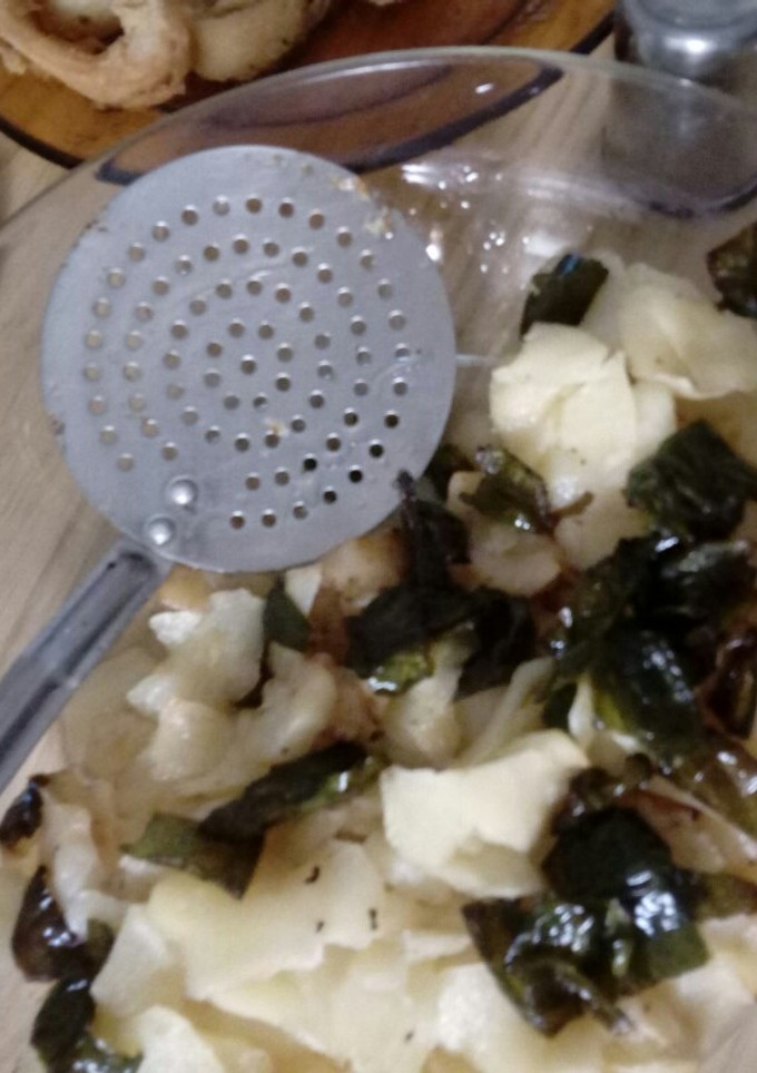Una foto de Patatas al troncho con pimientos