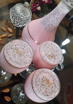 A picture of Roohafza shake.