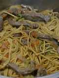 Yakisoba de ternera