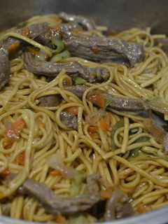 Una foto de Yakisoba de ternera
