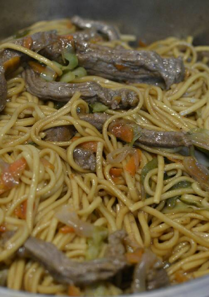 Una foto de Yakisoba de ternera
