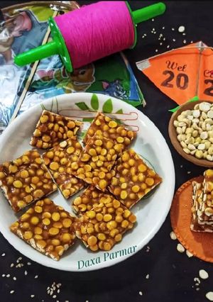 A picture of Daliya Chikki / Roasted Puff Chana Chikki.