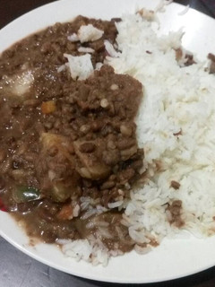 A picture of Western ndengu stew with rice.