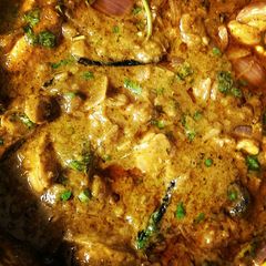 A picture of Traditional home made chicken curry.