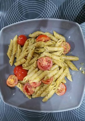 Foto di Pasta al pesto ritoccata