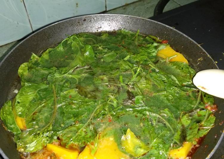 Resep Sayur bayam +labu kuning+ daun kemangi yang Sempurna