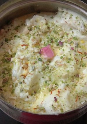 A picture of Kesar pista shreekhand.