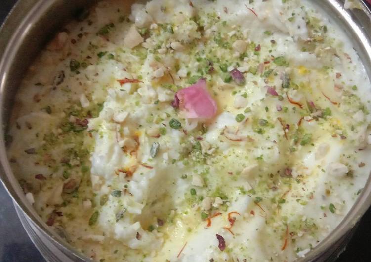 Recipe of Speedy Kesar pista shreekhand