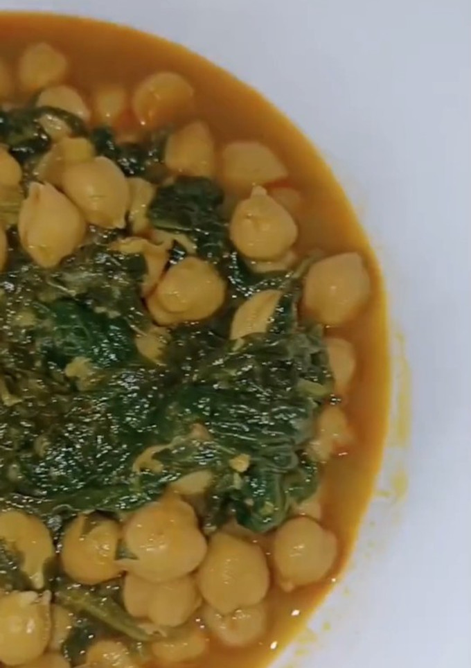 Una foto de Garbanzos con espinacas
