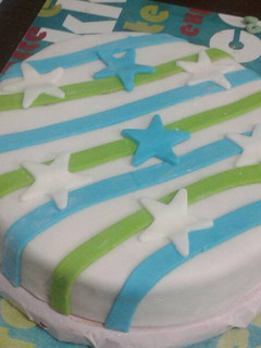 Una foto de Torta decorada con Baño wilton!!