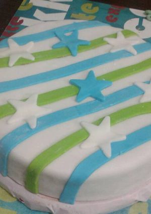 Una foto de Torta decorada con Baño wilton!!