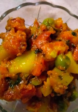 गाजर आलू (Gajar Aloo recipe in Hindi) रेसिपी मुख्य फोटो