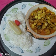A picture of Shole fish curry.